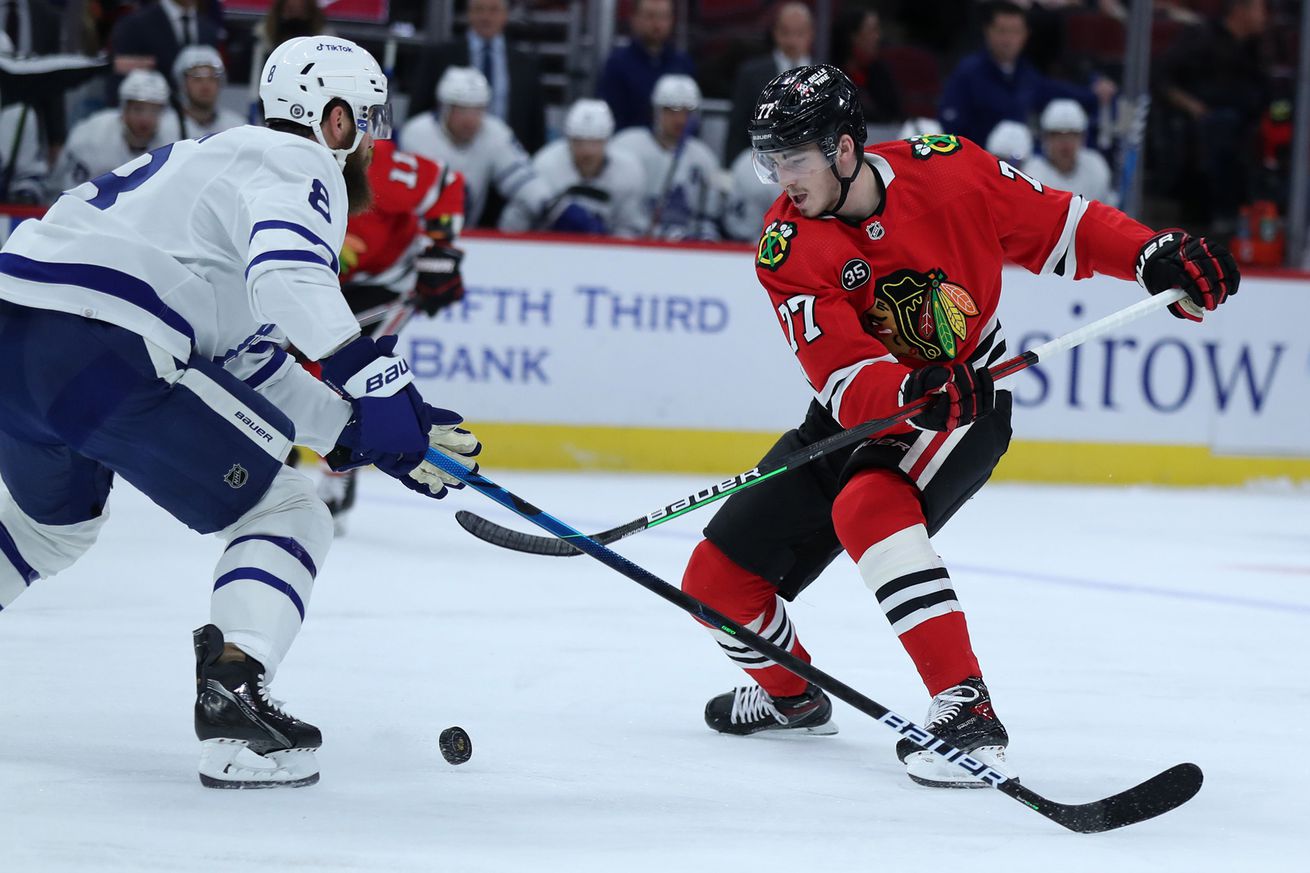 SPORTS-HKN-MAPLELEAFS-BLACKHAWKS-1-TB