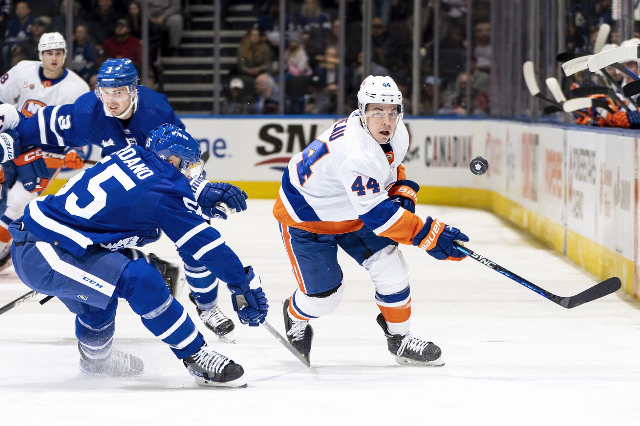 New York Islanders v Toronto Maple Leafs